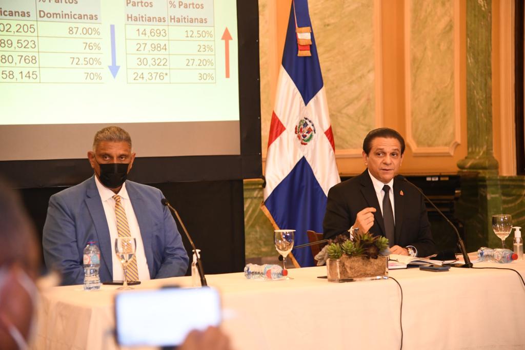 Ministro de Salud informa que el Gobierno ha invertido 10 mil millones en asistencia para parturientas haitianas