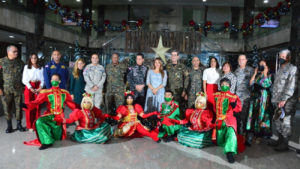 MIDE enciende el tradicional árbol de Navidad