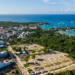 David Collado inaugura en Bayahíbe estacionamiento para más de 270 vehículos