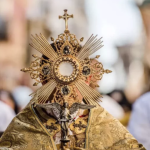 Hoy se celebra Corpus Christi: la festividad católica que conjuga tradición, color y fe popular