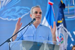 Presidente Abinader inaugura el Muelle Turístico Puerto Plata Taíno Bay con inversión de 80 millones de dólares y recibe primer crucero con 1,700 turistas