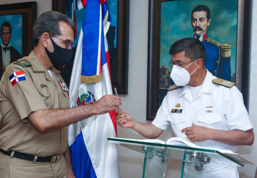 Ministro de Defensa recibe visita del Comandante de la Armada de República de Colombia