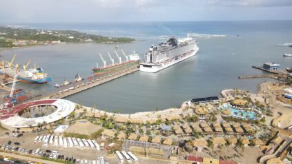 Abinader resalta empuje económico del muelle turístico Taino Bay