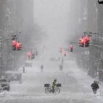 Cerca de 200.000 hogares sin luz por tormenta de nieve en el este de EEUU