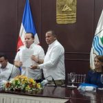 Ministro Paliza entrega 40 millones de pesos a Alcaldía de Puerto Plata para adquisición de equipos de recolección de residuos