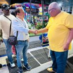 ASESOR TURÍSTICO DE SOSÚA REALIZA RECORRIDO NOCTURNO POR LA CALLE PEDRO CLISANTE
