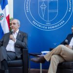 Presidente Abinader conversa con estudiantes universitarios sobre educación, liderazgo y servicio público como pilares del desarrollo