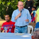 Brukier interpela comunidad haitiana de La Grúa en Loma Bajita a sumarse a la protección del Río Sosúa